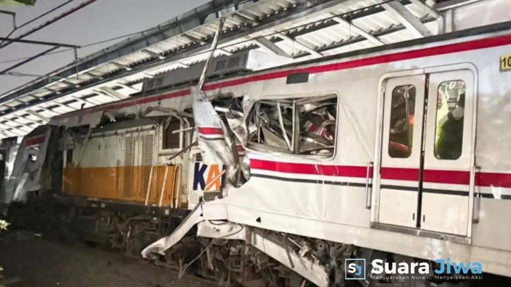 KA Gambir Surabaya tabrakan