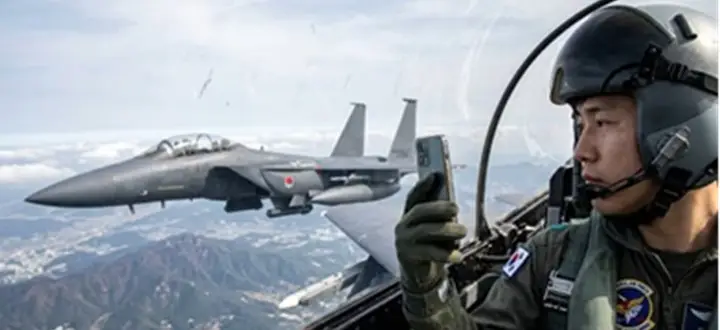tabrakan jet tempur